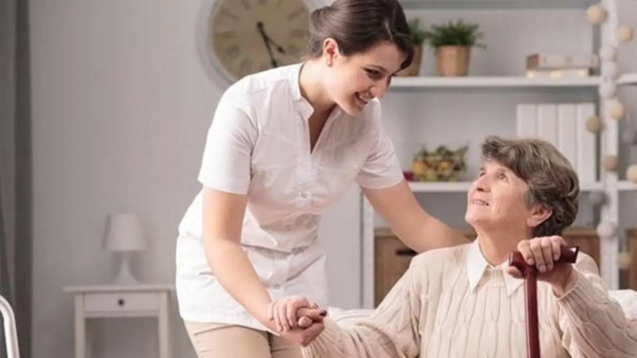 Evde Hastasına Bakan Kişiler 9077 TL Sosyal Yardım Ödemesi Yapılacak