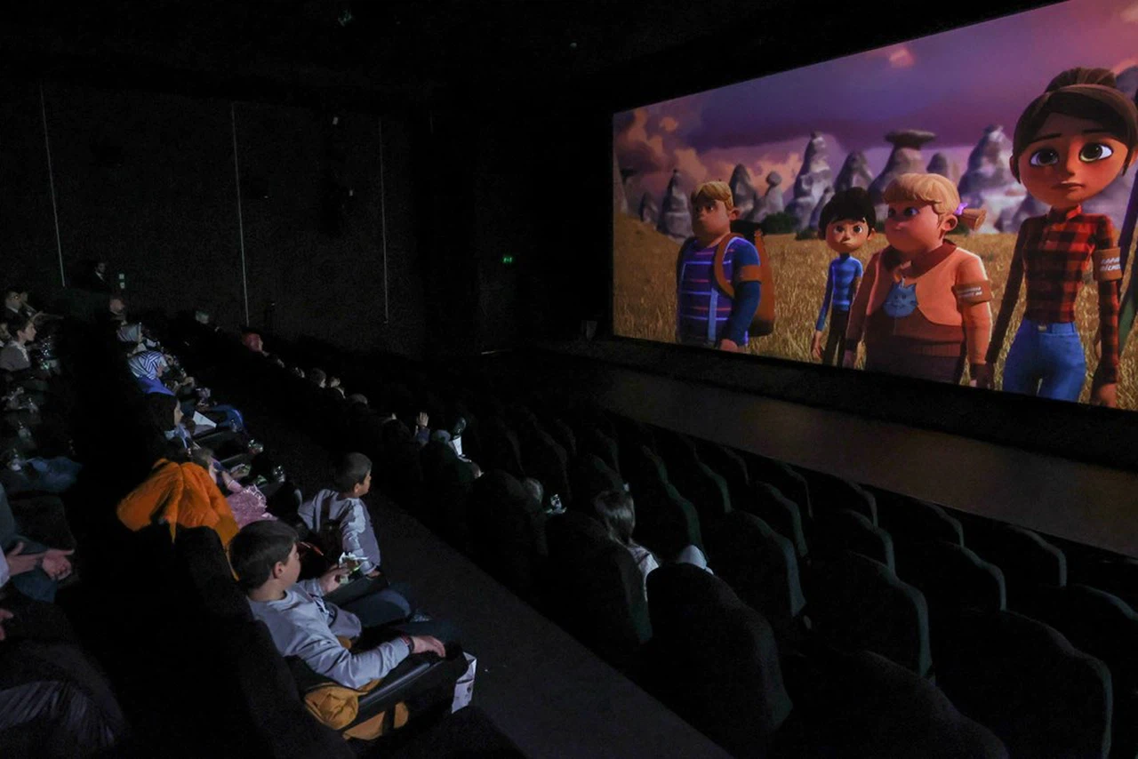 Aile ve Sosyal Hizmetler Bakanı Mahinur Özdemir Göktaş Açıkladı. Sinemalar Ailelere yüzde 40 İndirimli Olacak