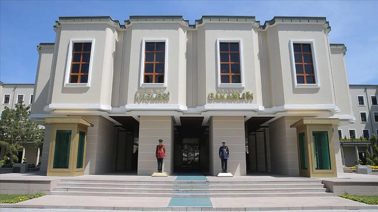 İçişleri Bakanlığı 2 Bin Personel Alımı Yapacak: Nüfus Müdürlüğü ve 112 Acil Çağrı Merkezleri İçin Başvurular Yakında!