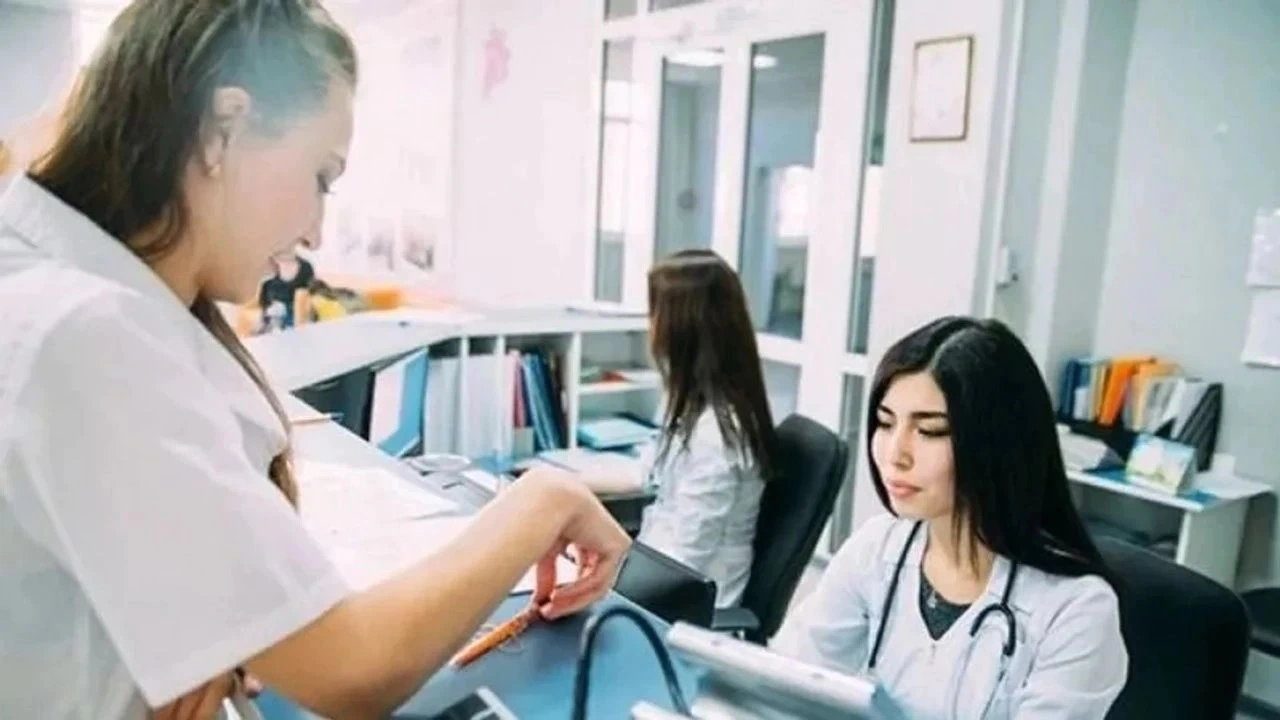 İŞKUR ve Kariyer Üzerinden Tıbbi Sekreter ve Hasta Kabul Görevlisi Alımı Başladı! İşte Şartlar ve Başvuru Detayları