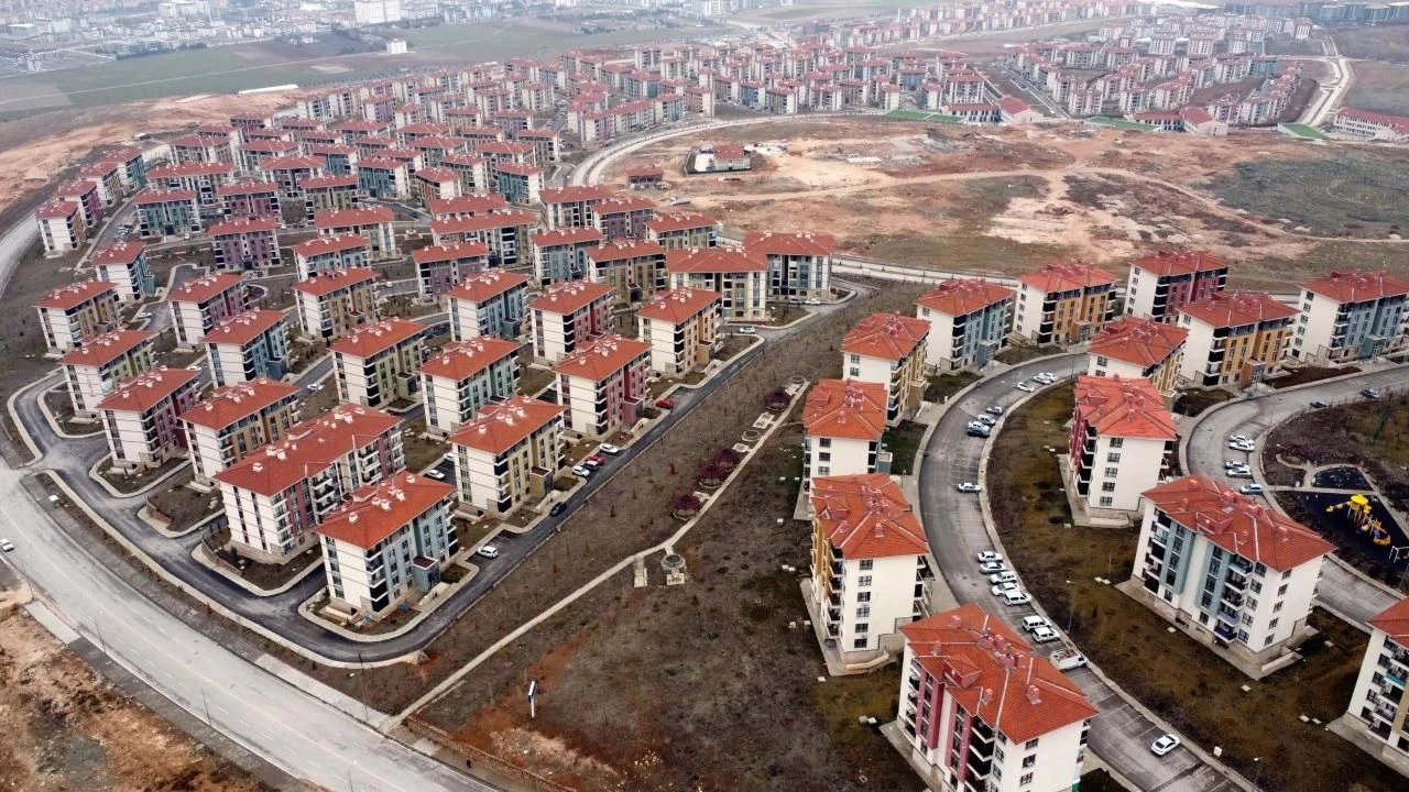 TOKİ’den Afyonkarahisar’a Büyük Konut Fırsatı: Aylık 13 Bin TL Taksitle Ev Sahibi Olma İmkanı!