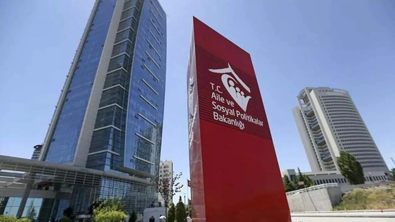 Aile ve Sosyal Hizmetler Bakanlığı'ndan Dev Personel Alımı: 10 Bin Kadro İçin Hazırlık Başladı