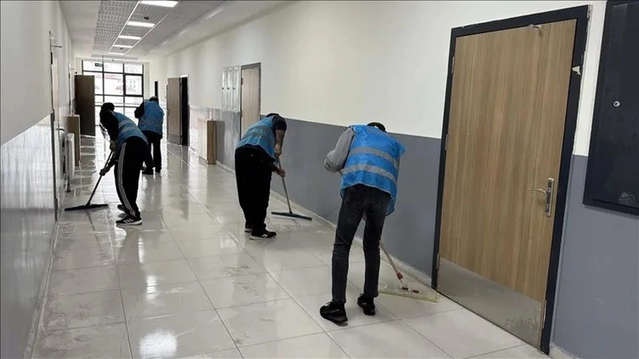 Okullara 120 Bin Hademe Alımı Yapılacak: Başvuru Tarihleri ve Detaylar