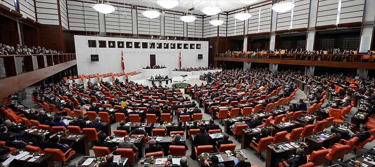 CHP’den TBMM’ye Okullara Yüz Binlerce Personel Alımı Önergesi: Sağlık, Temizlik ve Güvenlik Kadroları Talep Ediliyor