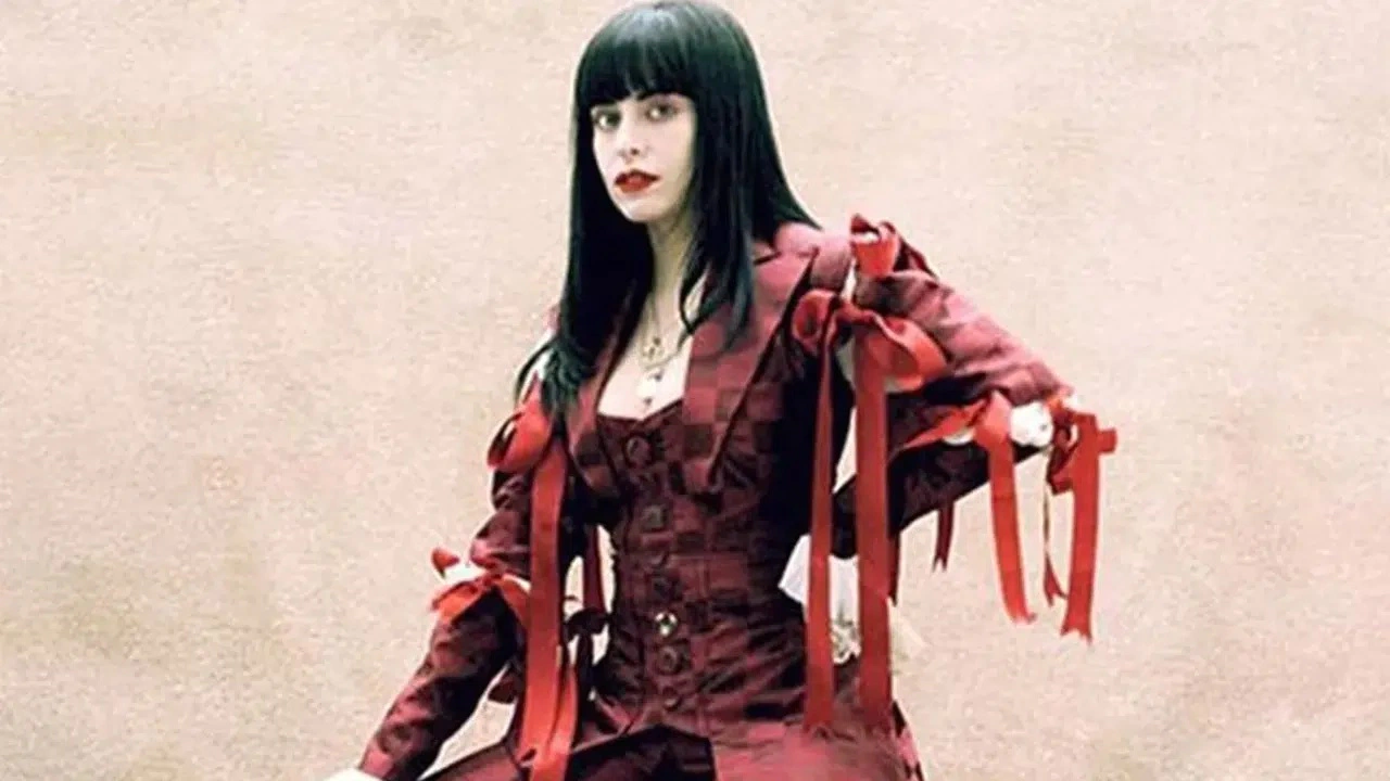 Modacı Dilara Fındıkoğlu Kimdir, Türk mü? Hangi Ünlüleri Giydirdi?