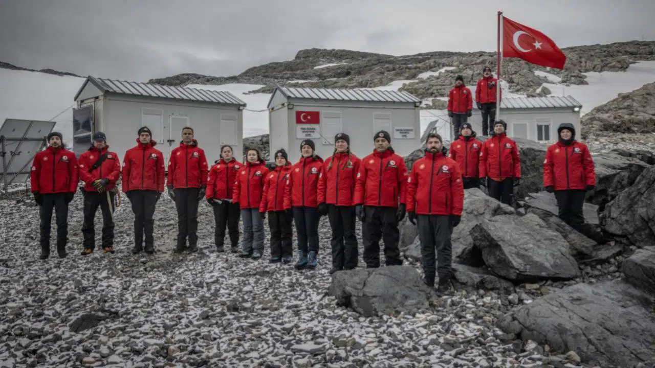 Türk Bilim İnsanları 10. Kez Antarktika’da: Horseshoe Adası’nda Bilimsel Çalışmalar Başladı